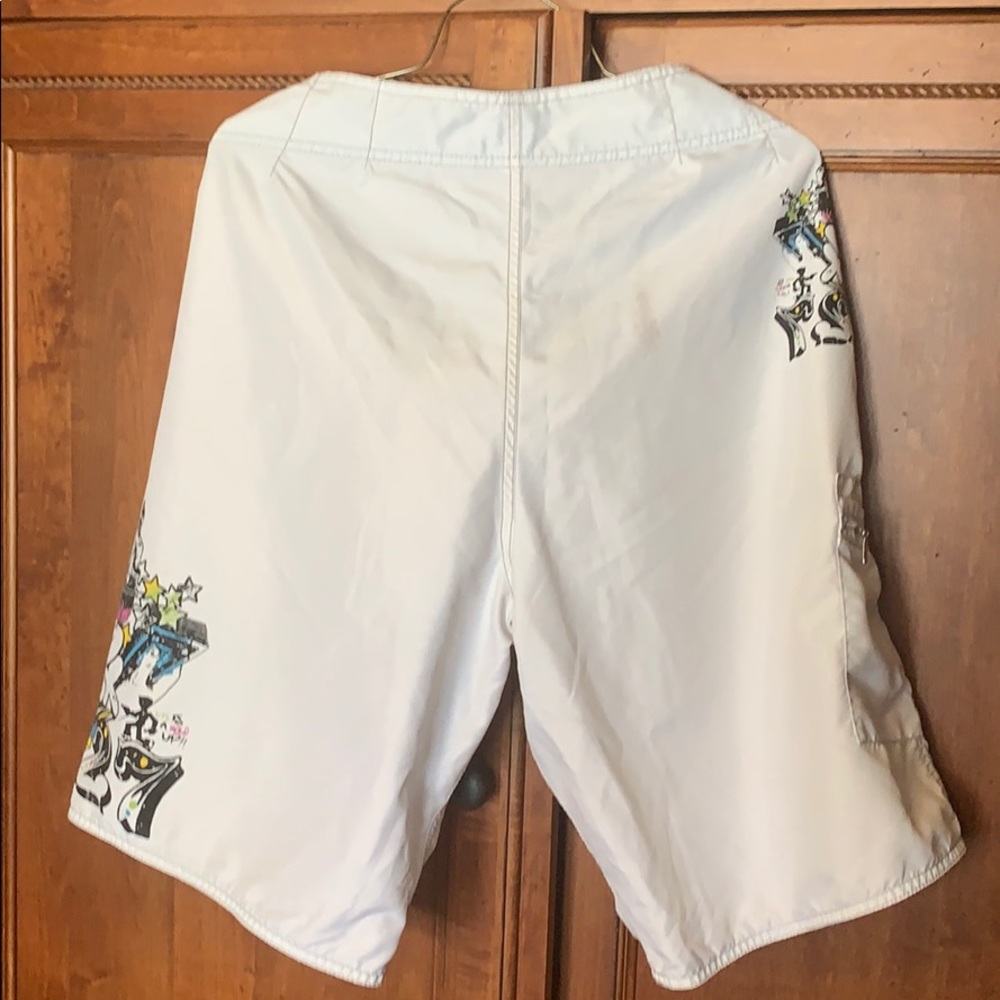 Shorts - Picture 5 of 7